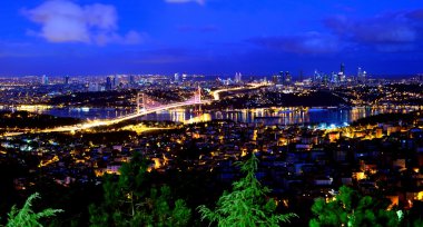 istanbul Türkiye'de Boğaziçi Köprüsü