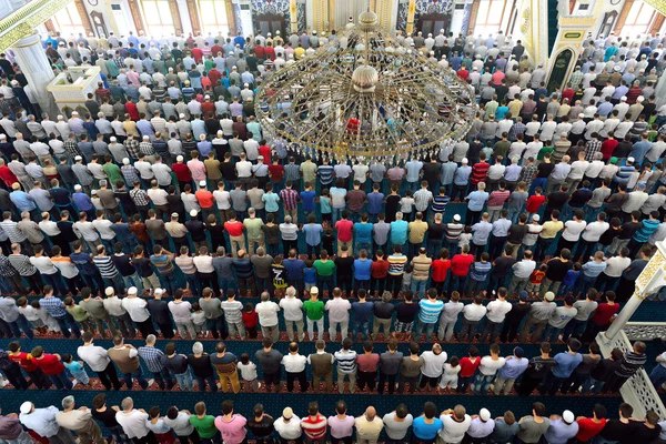 Moslims in de moskee voor gebed was puur — Stockfoto