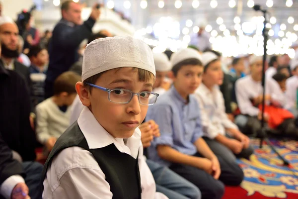 祈り、トルコのイスタンブールの中心に崇拝の fatih のモスク儀式 — ストック写真