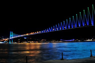gece golden gate Köprüsü ve ışıklar Istanbul, Türkiye