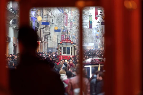 Of the places most visited by tourists, Istiklal Street, the clo — Stock Photo, Image