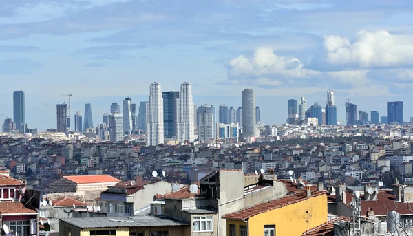 ISTANBUL, TURKEY - MARCH 4: Skyscrapers and residences can be se — Stock Photo, Image