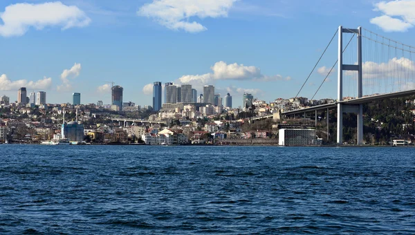 Tourism and financial center in istanbul landscape on a sunny da — Stock Photo, Image