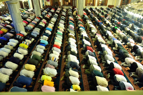 Mosquée Tunahan rituel de culte centré sur la prière, Istanbul, T — Photo