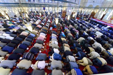 Müslümanlar cami fatih dua ediyorum.