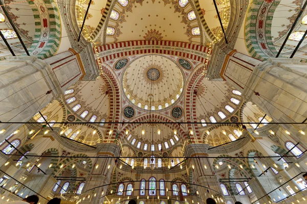 Fotka mešita Fatih uvnitř kopule — Stock fotografie