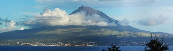 Volcán Monte Pico en la isla de Pico, Azores - Panorama —  Fotos de Stock