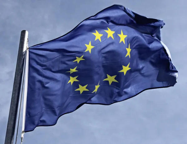 EU-Flagge in der Sonne — Stockfoto