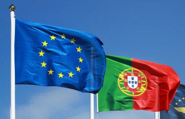 Flags of Portugal and EU in the sun — Stock Photo, Image