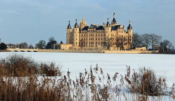 Slottet i schwerin i vinter tider — Stockfoto