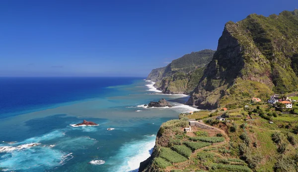 Coastline vicino a Santana (Madeira, Portogallo ) — Foto Stock