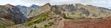Hiking trail pico yakınındaki yapmak arieiro, madeira, Portekiz - Panoraması 02