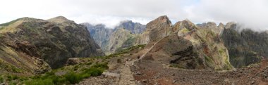 Hiking trail pico yakınındaki yapmak arieiro, madeira, Portekiz - panorama