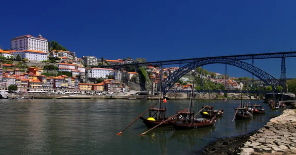 Porto (Portugalia) w rzece douro — Zdjęcie stockowe
