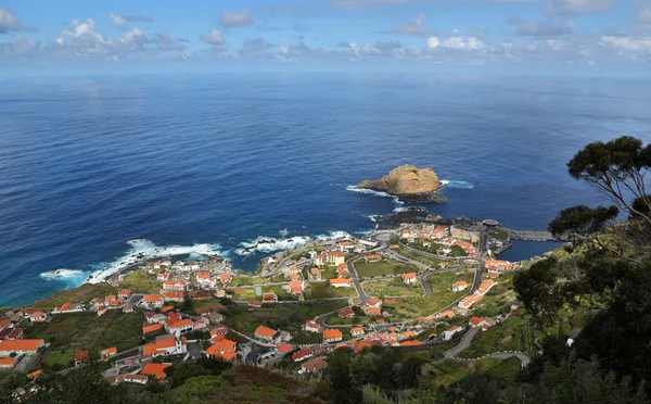 Piccola città Porto Moniz a Madeira — Foto Stock