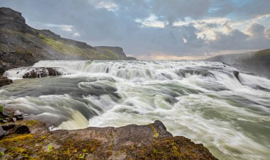 İzlanda 'da Şelale Gulfoss - panoramik manzara