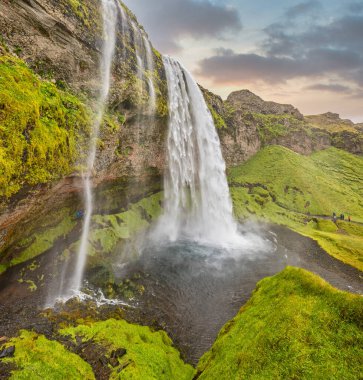 İzlanda 'da Şelale Seljalandsfoss