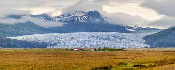 アイスランド氷河の前にあるファームハウス Kverkfill Iceland — ストック写真