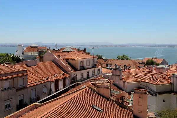 Střechy Lisabon, Portugalsko — Stock fotografie