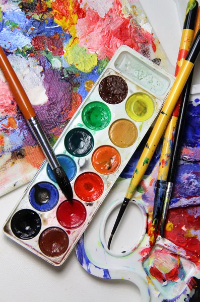 Kunstpalette und Aquarelle — Stockfoto