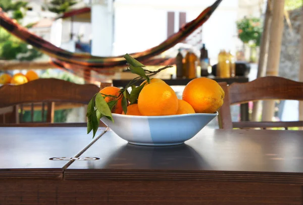 Arance sul tavolo — Foto Stock