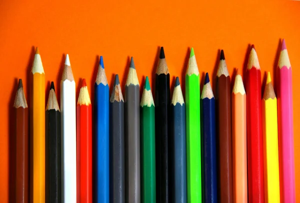 Blandning av mångfärgade levande pennor — Stockfoto