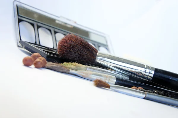 Maquillaje y cepillos — Foto de Stock