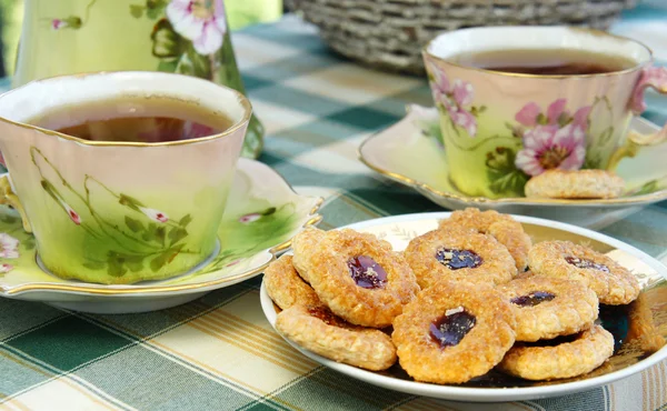 Güzel eski antika çay servisi secession tarzı ile biscui — Stok fotoğraf