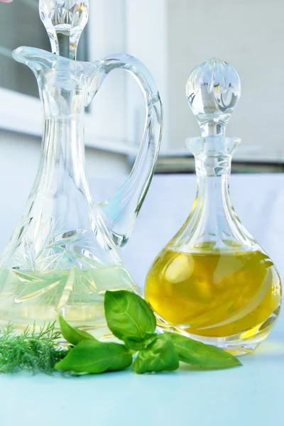 Olive oil, vinegar and basil — Stock Photo, Image