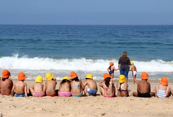 Schattige kinderen op het strand — Stockfoto