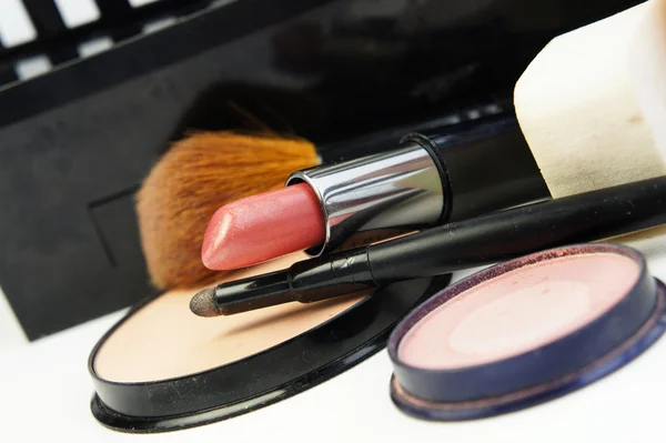 Lippenstift en decoratieve cosmetische — Stockfoto