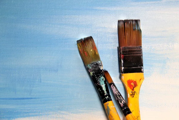 Art palette and paintbrushes — Stock Photo, Image