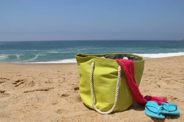 Beach items on the shore — Stock Photo, Image