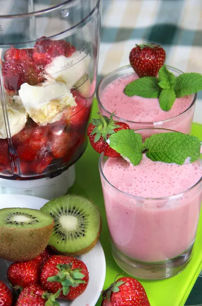 Frischer, lebendiger Smoothie — Stockfoto