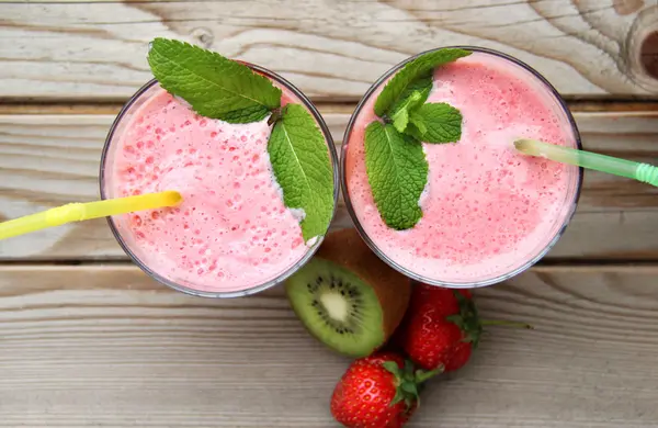 Fresh vivid smoothie — Stock Photo, Image