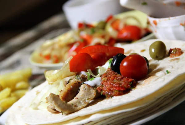 Cibo messicano con tortillas e nachos — Foto Stock