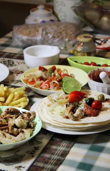 Mexické jídlo s tortillami a nachos — Stock fotografie