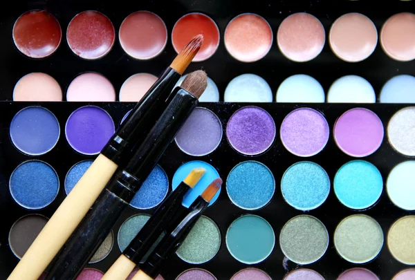 Makeup palette and brushes — Stock Photo, Image