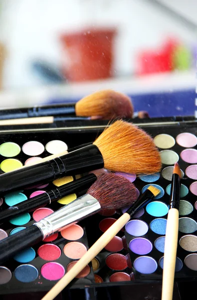 Make-up palet en penselen — Stockfoto