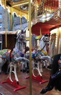 güzel canlı atlıkarınca at ile