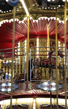 güzel canlı atlıkarınca at ile