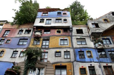 Viyana'da Hundertwasserhaus canlı evleri