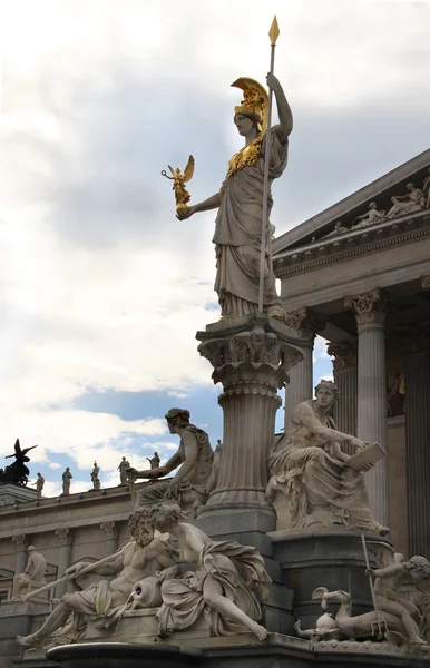 Monument, skulpturer och trädgårdar i Wien — Stockfoto