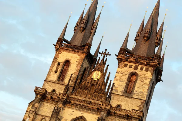 Tyn kirke i Prag, Tjekkiet - Stock-foto