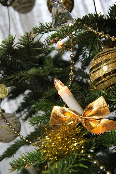 Schön geschmückter Weihnachtsbaum — Stockfoto