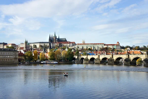 Prague castle and charles bridge, República Checa — Fotografia de Stock