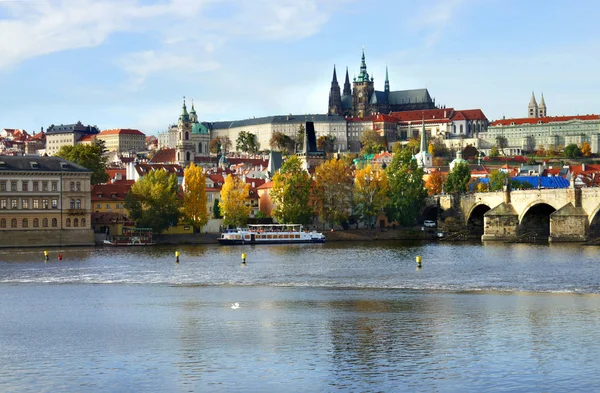 Prague castle and charles bridge, República Checa — Fotografia de Stock