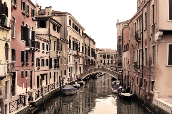 Bela vista das ruas venezianas — Fotografia de Stock