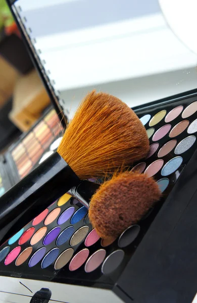 Professional make-up palette and brushes — Stock Photo, Image