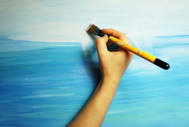 ressam güzel resmi boyar